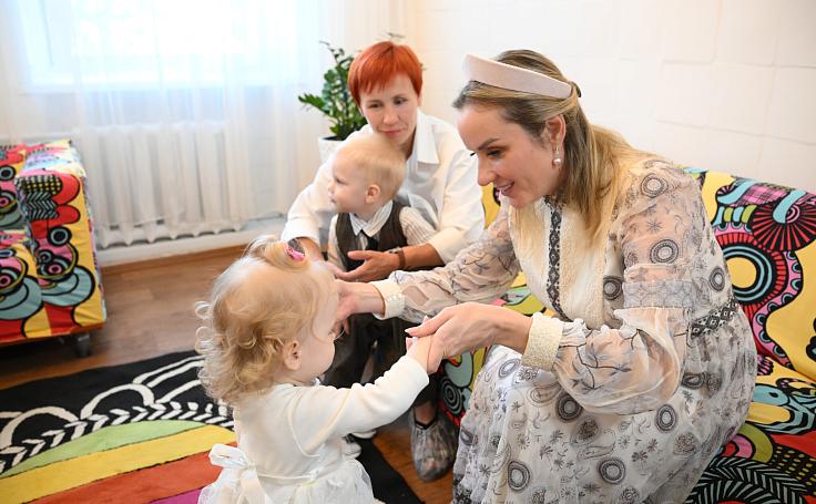 Мария Львова-Белова и губернатор Алтайского края Виктор Томенко подписали соглашение о взаимодействии в сфере поддержки семей